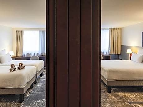 Family room (2 bedrooms) - 1 double bed and 2 s ingle beds