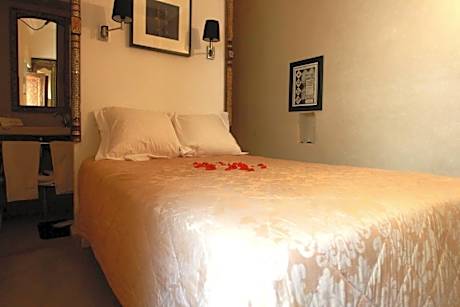 Deluxe Double Room with Shower