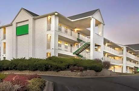 Birch Hill Suites Kansas City - Independence