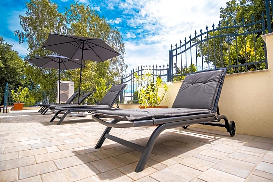 Kiss-Henézi Guest House