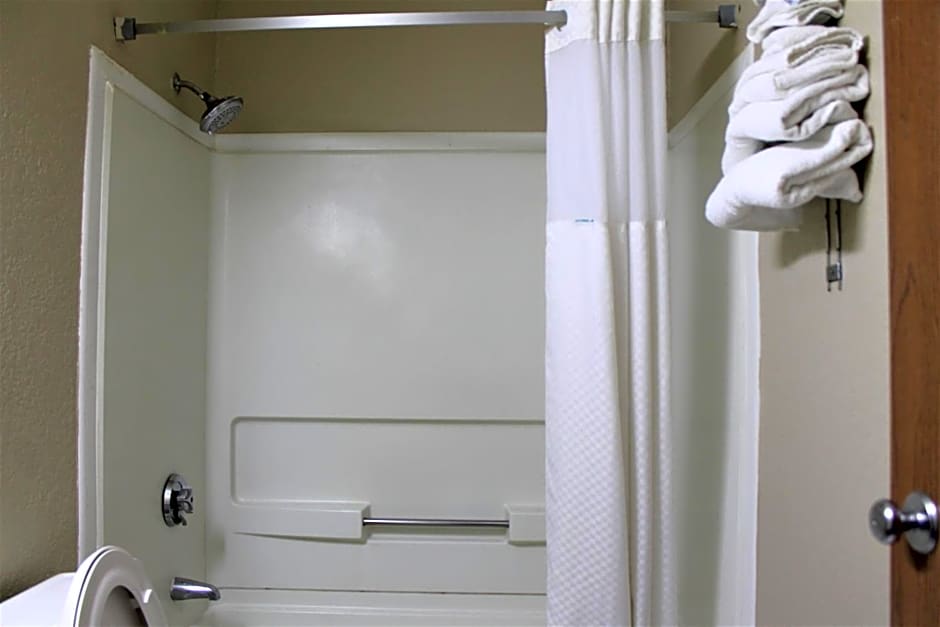 Super 8 by Wyndham Greensboro/Coliseum/Conv.