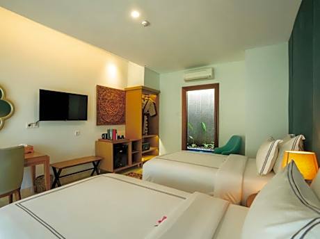 Grand Deluxe Double Pool View