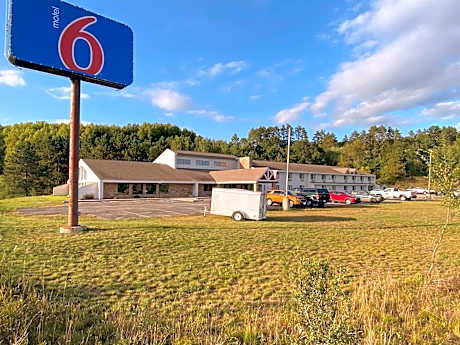 Motel 6 Norway MI