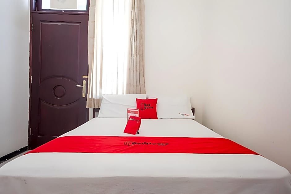 RedDoorz @ Raya Ngagel 2