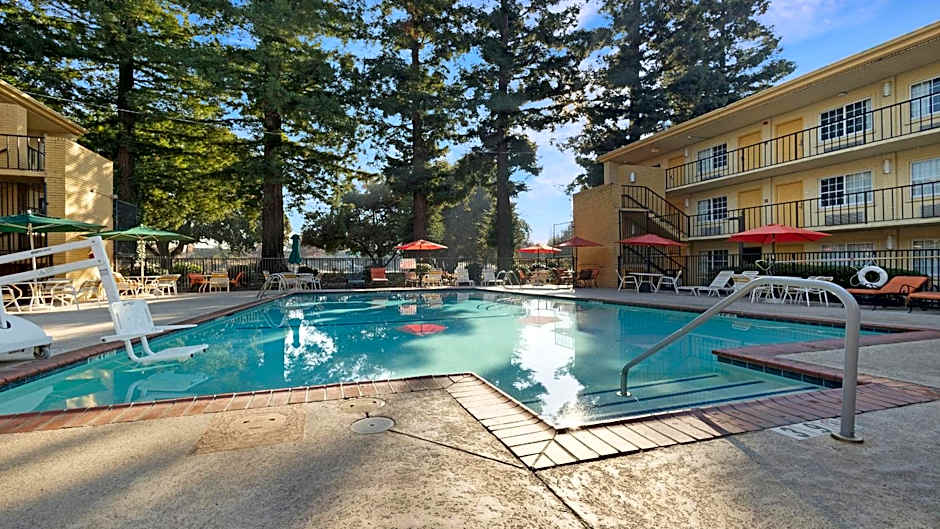 Howard Johnson by Wyndham Sacramento Downtown