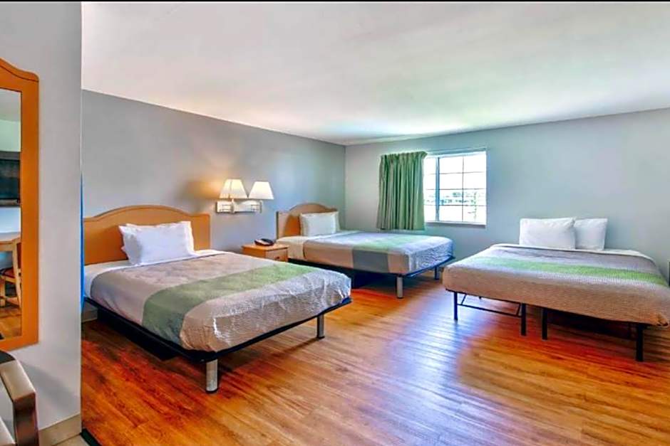 OYO Hotel Sulphur Kitchenette Daily Weekly Stays