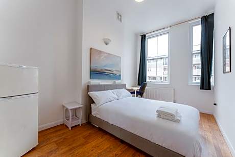 Deluxe Double Room with Shared Bathroom (Room 1)