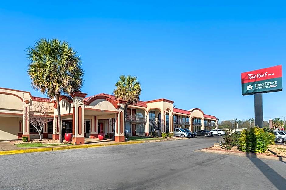 HomeTowne Studios by Red Roof Montgomery - Midtown