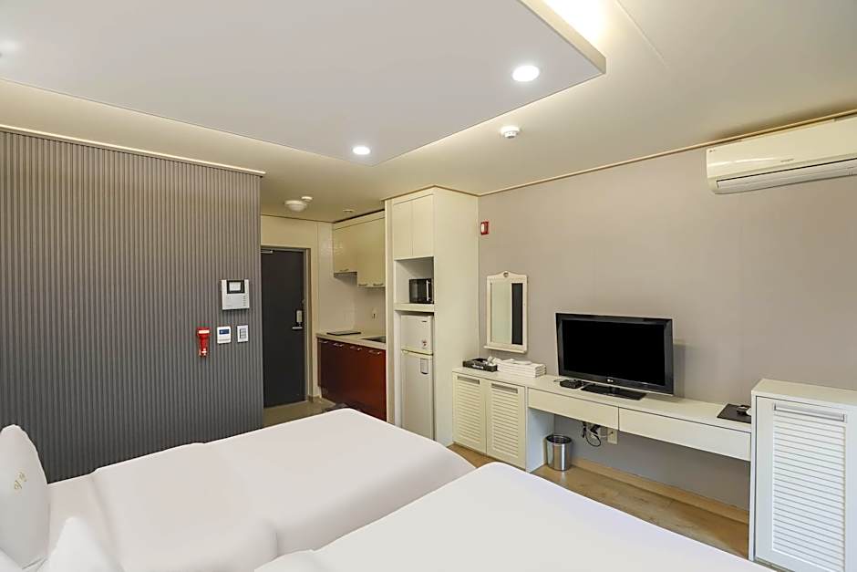 Ean Residence