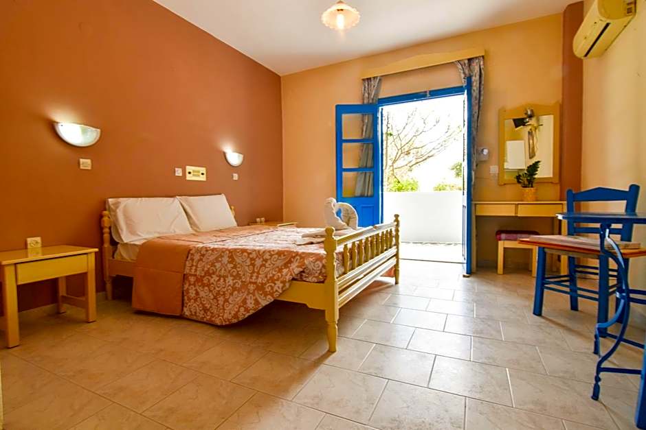 Vardes Hotel Studios