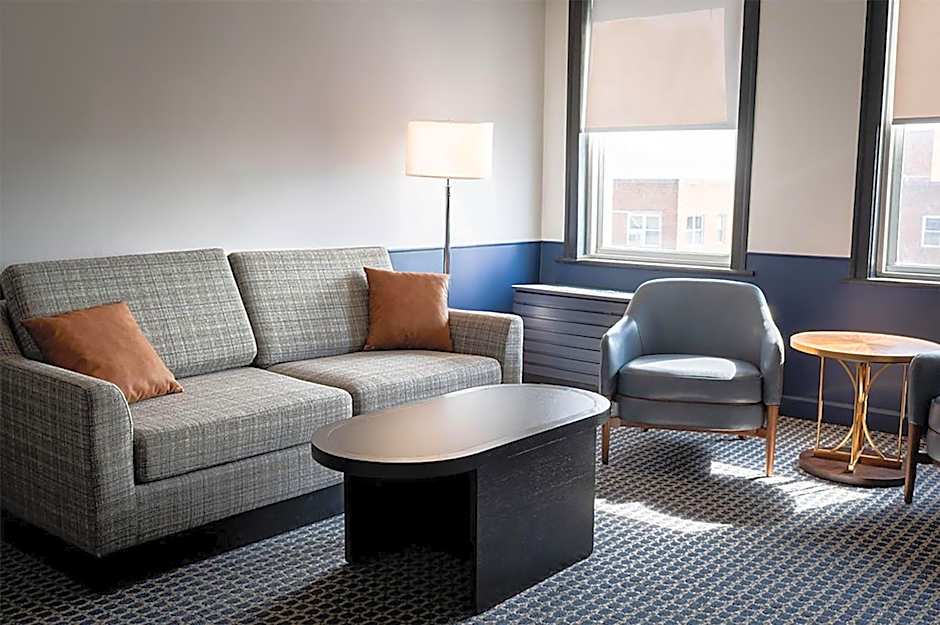 Hilton Orrington / Evanston