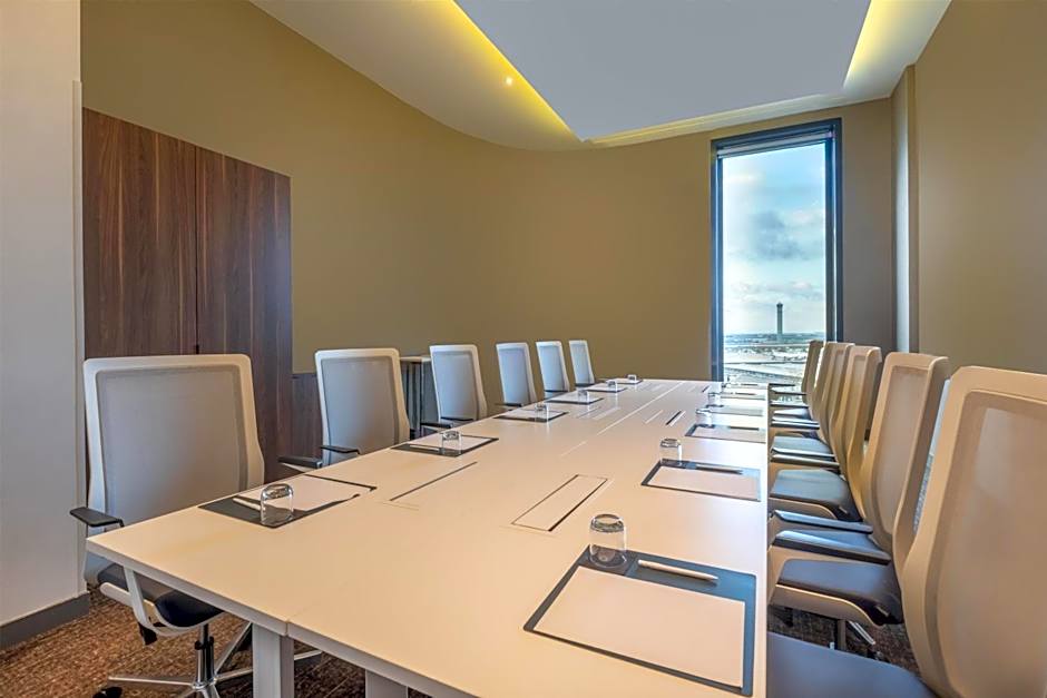 Radisson Blu CDG Airport Terminal Hotel, Paris