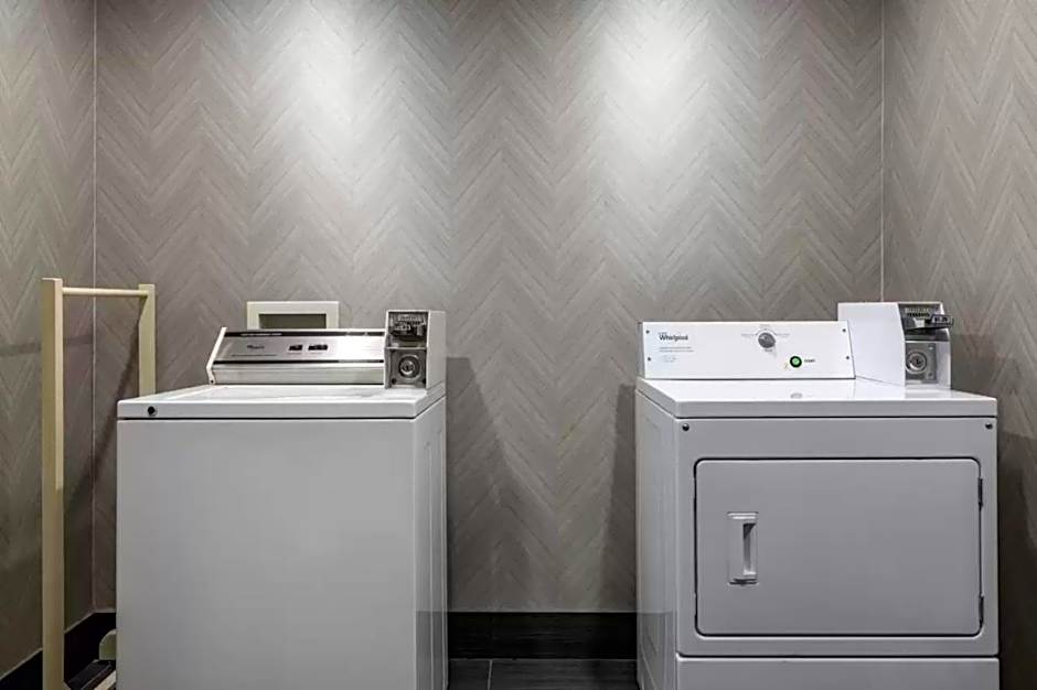 Comfort Inn & Suites Pauls Valley - City Lake