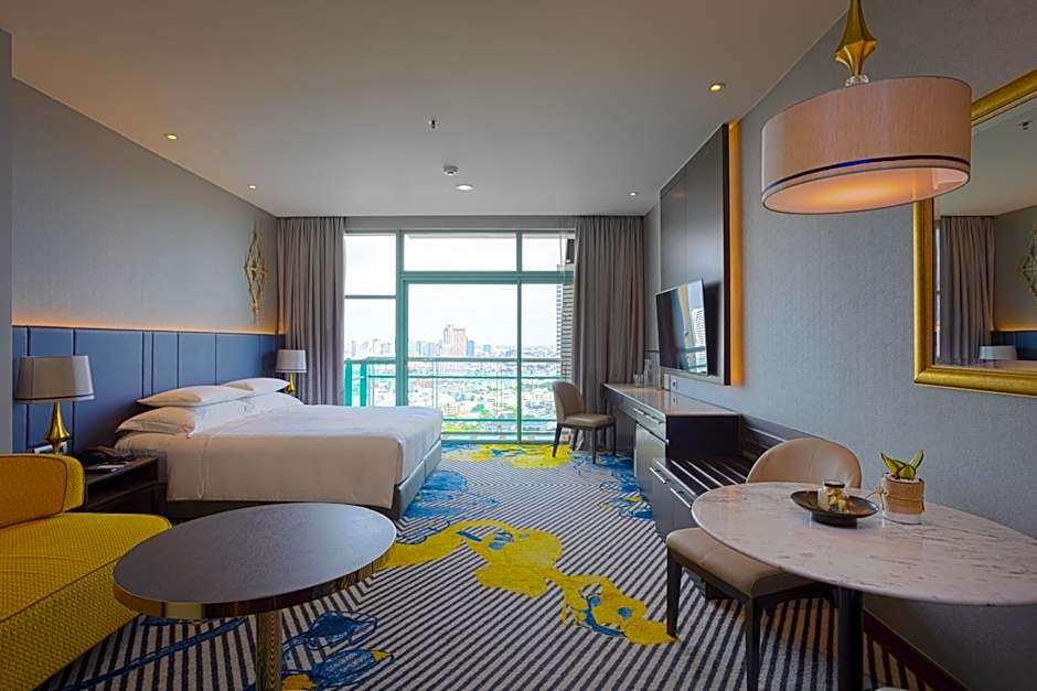 Photo 1 of 3 of Deluxe Grand 1 King Bed, River View