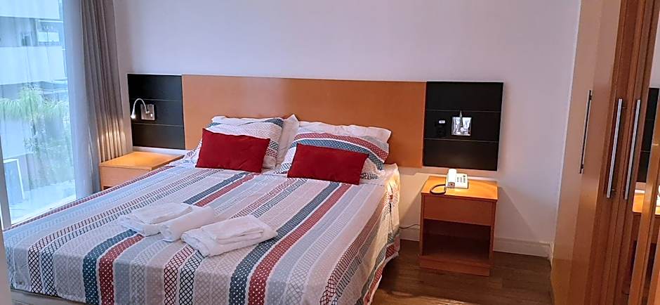 Flat moderno aconchegante mobiliado e com sacada Ibirapuera