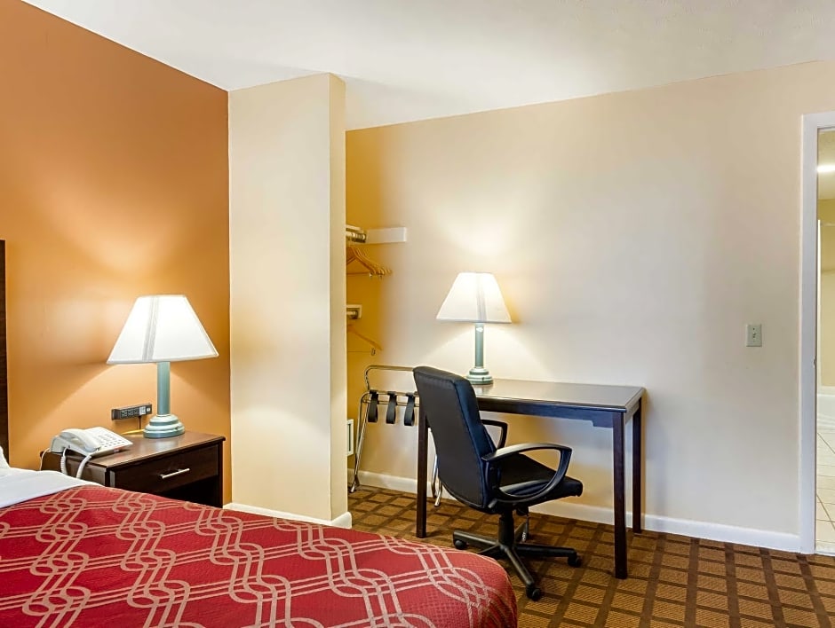 Econo Lodge Boston-Malden