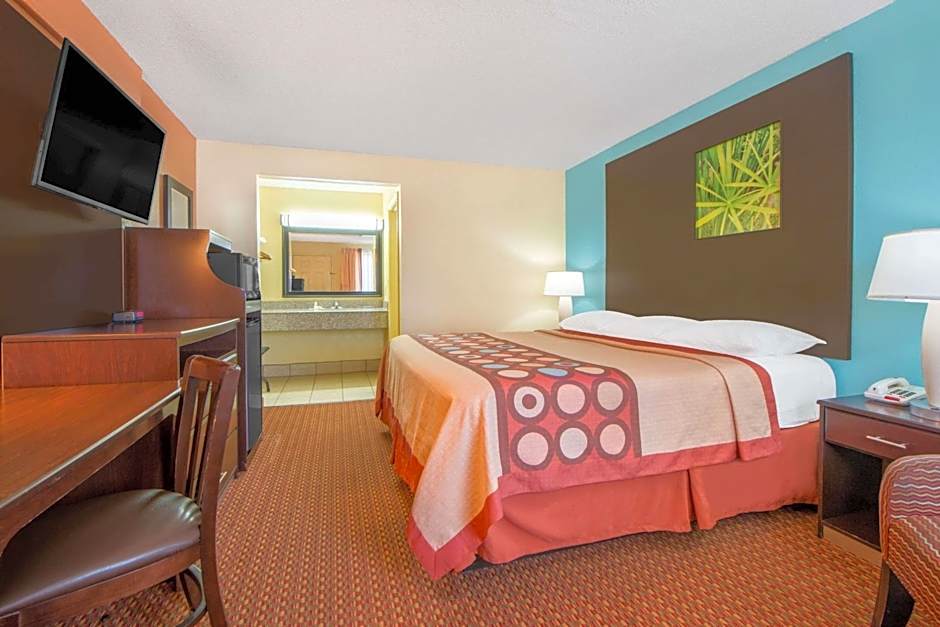 Super 8 by Wyndham Tulsa