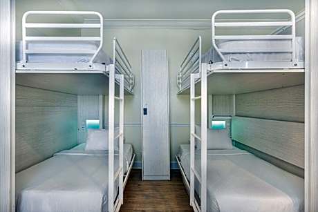 Single Bed in Mixed Dormitory Room