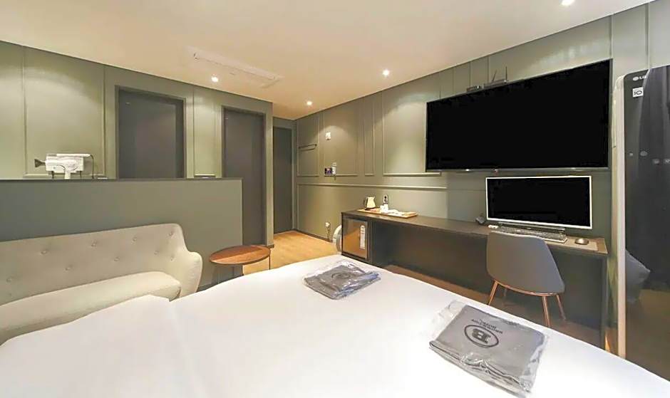 Brown Dot Incheon Nonhyeon Sorae port