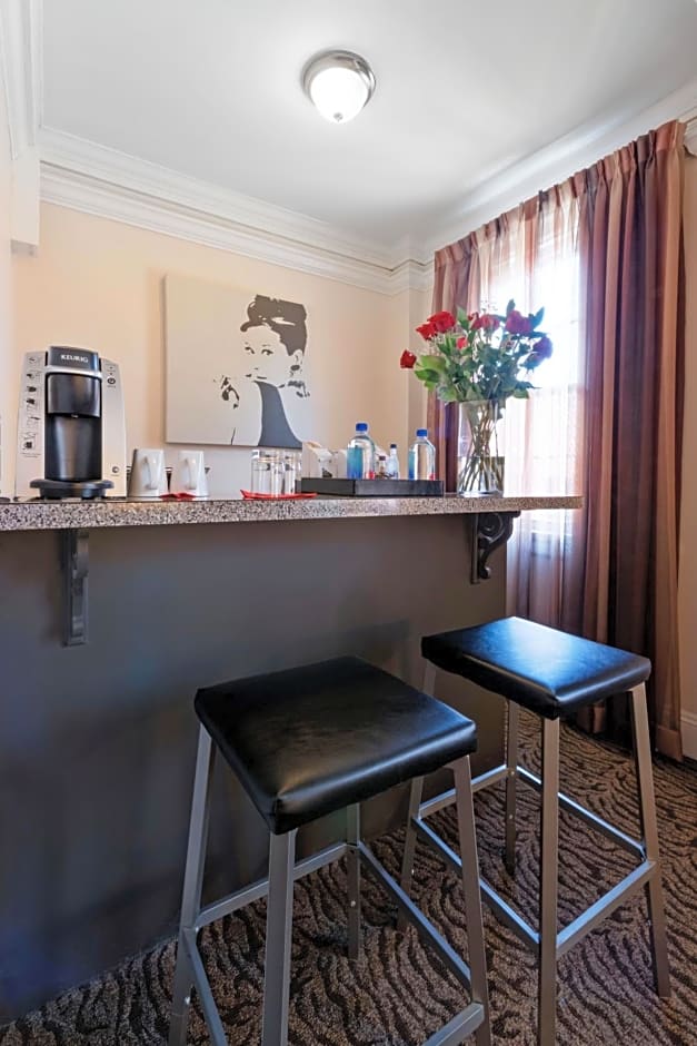 Artmore Hotel