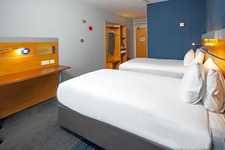 Standard Twin Room with Free Hot Breakfast