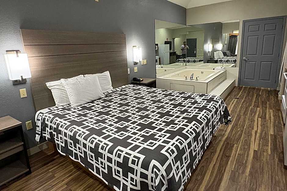 Regency Inn & Suites By Capital O Houston IAH Airport