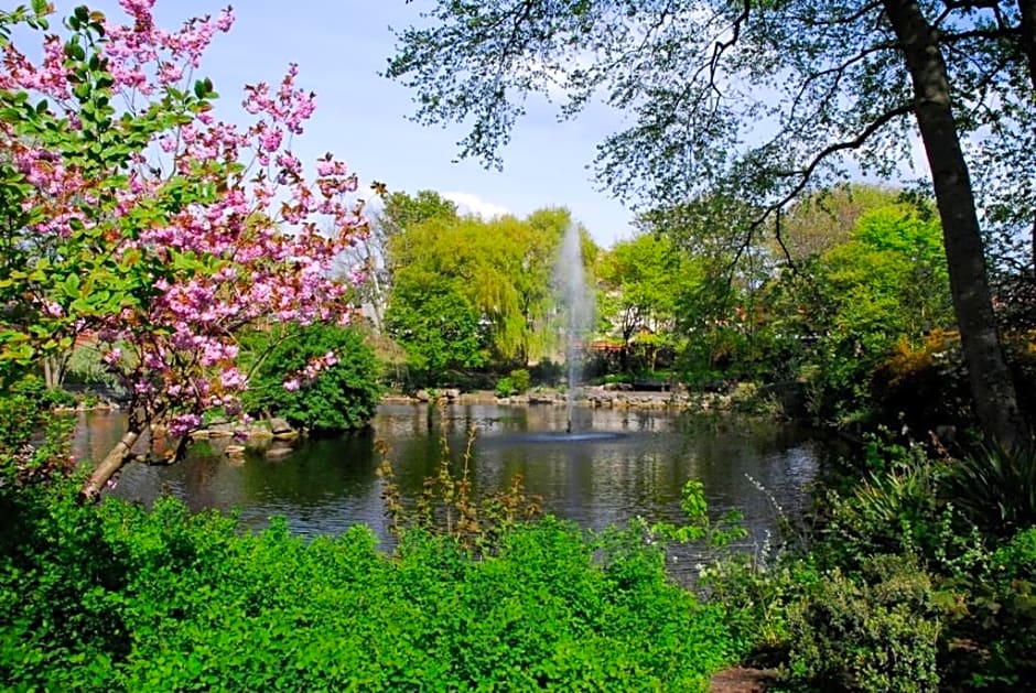 EsJays at Knowles House