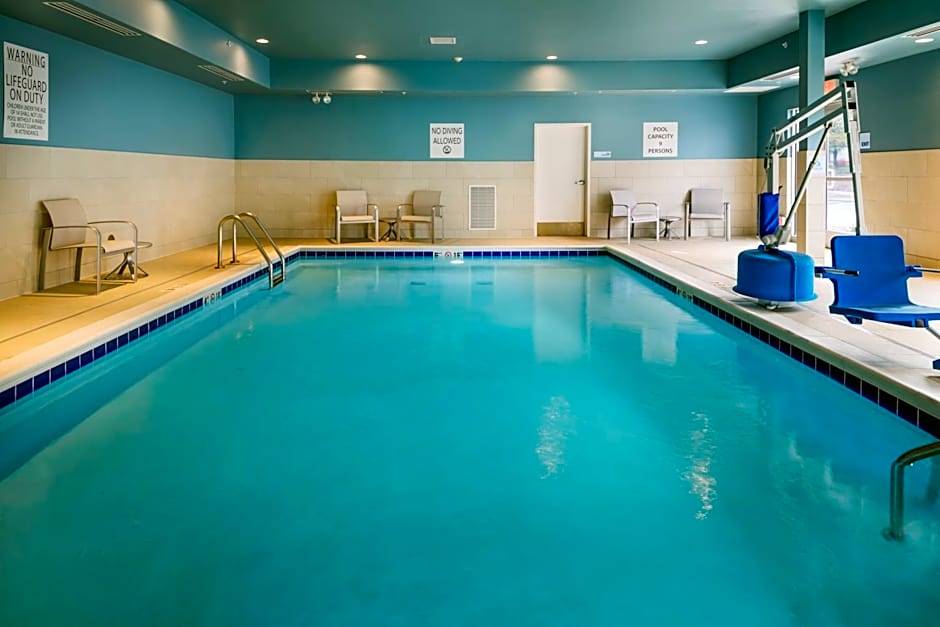 Holiday Inn Express and Suites Medford By IHG