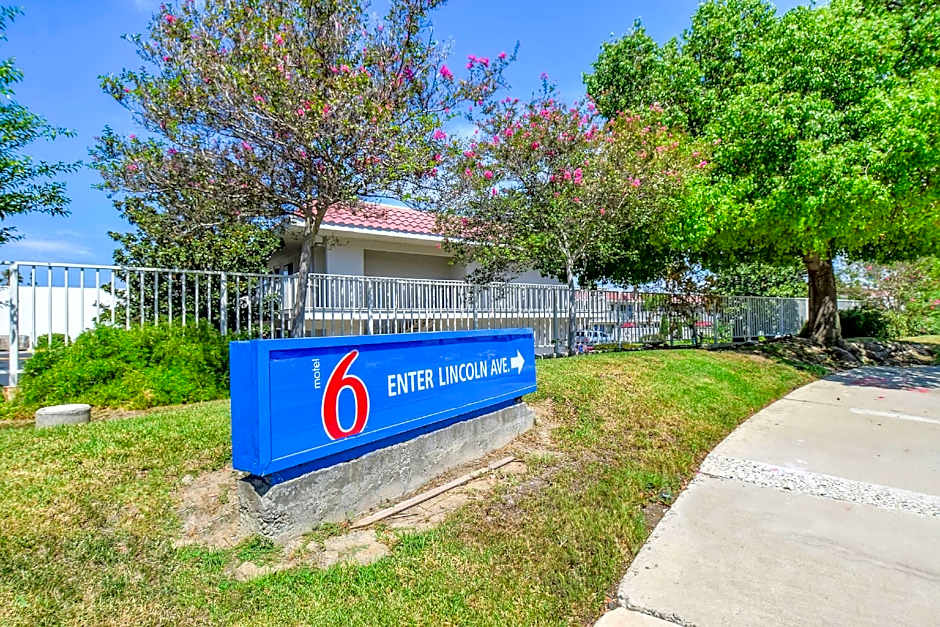 Motel 6 Corona, CA