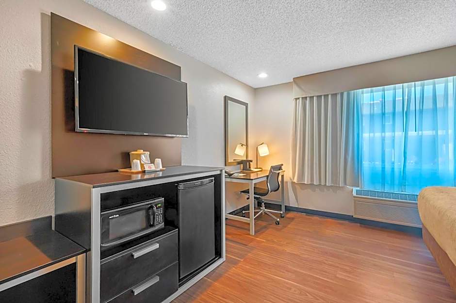 Quality Inn & Suites At Coos Bay