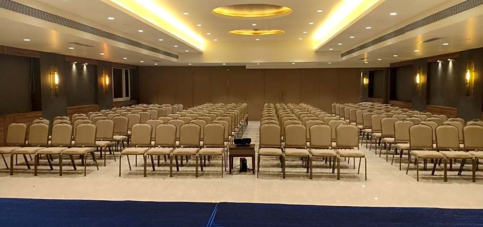 Cosmique Clarks Inn Suites Goa