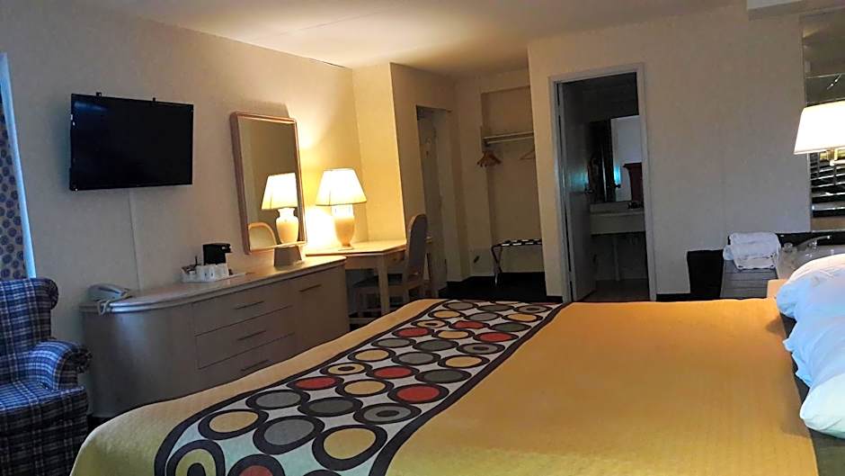 Super 8 by Wyndham Niagara Falls North