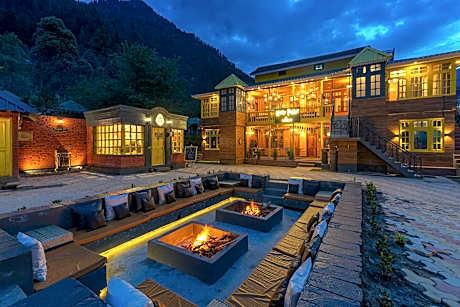 Whoopers Boutique Kasol 