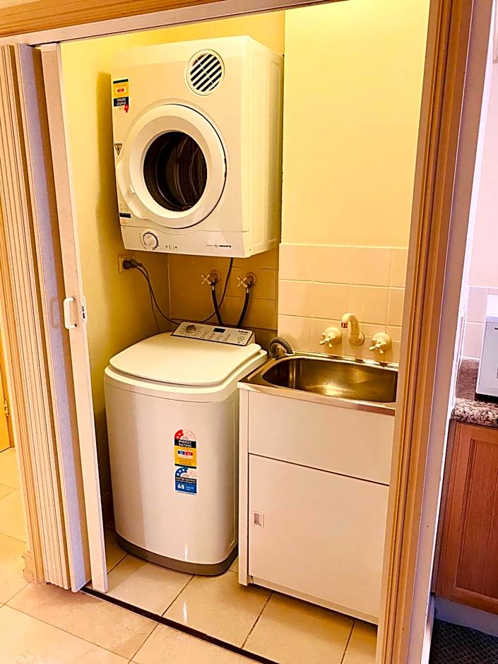 Royal Albert Apartments Hotel