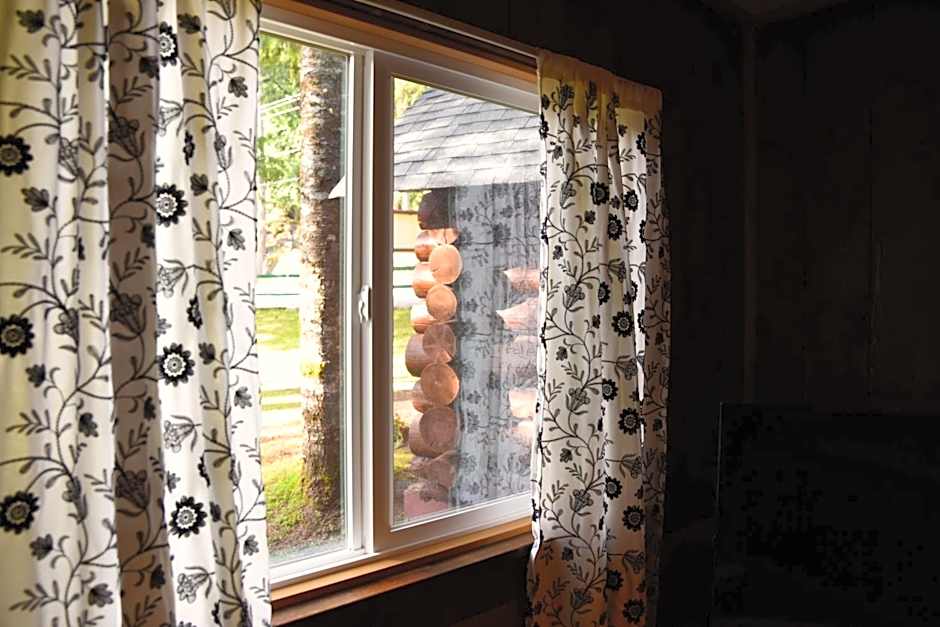 Gateway Inn & Cabins