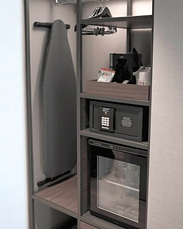 Room, 2 Queen Beds (Mobility Accessible, Tub)