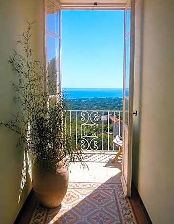 Chambres d'hôte A Caserella, Maison de village rénovée avec vue sur mer