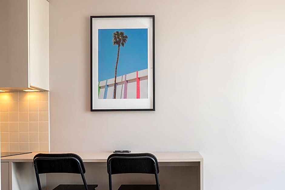 Hugo Apartment Hotel