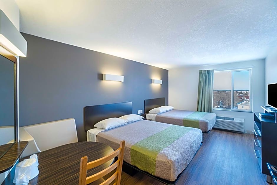 Studio 6 Bruderheim, AB