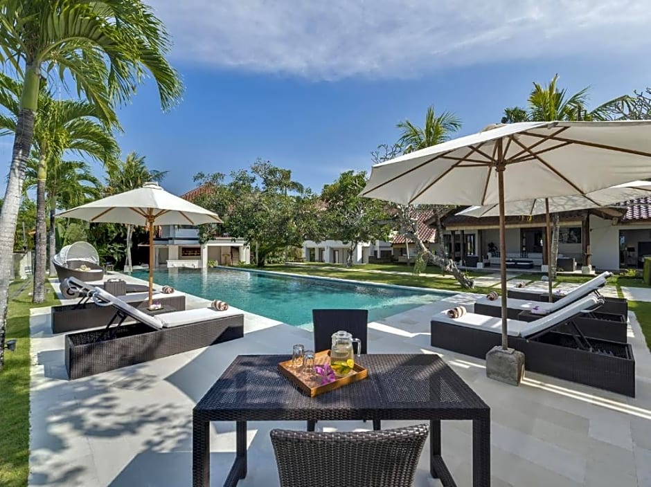 Spacious 8 bedroom pool villa in Canggu