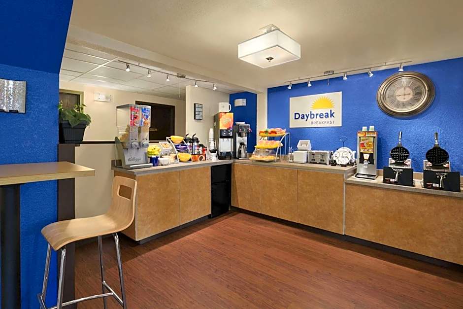 Days Inn & Suites by Wyndham Stevens Point