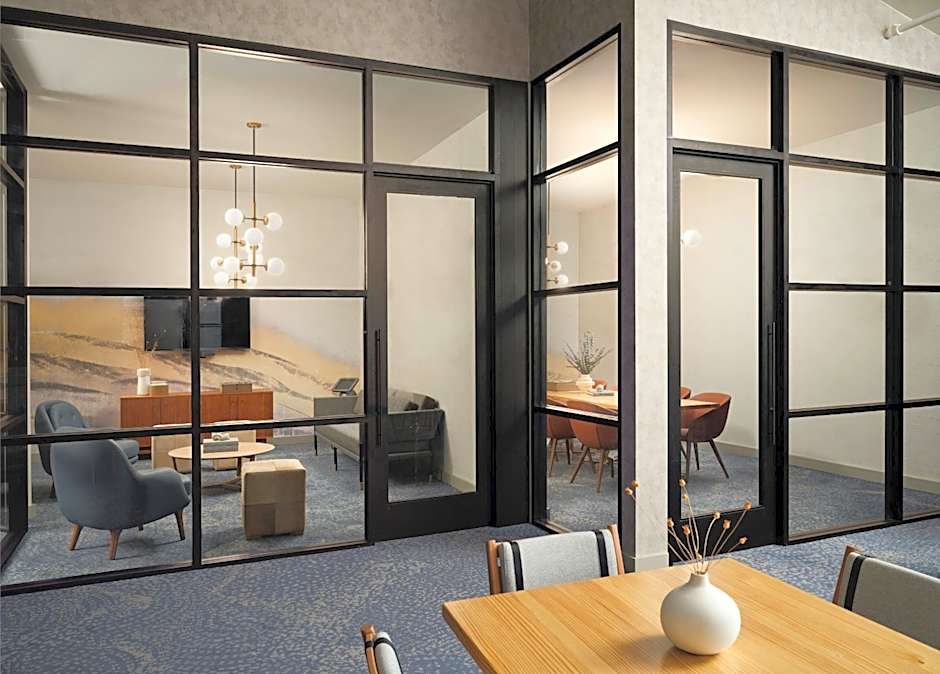 Sheraton Grand Rapids Airport Hotel