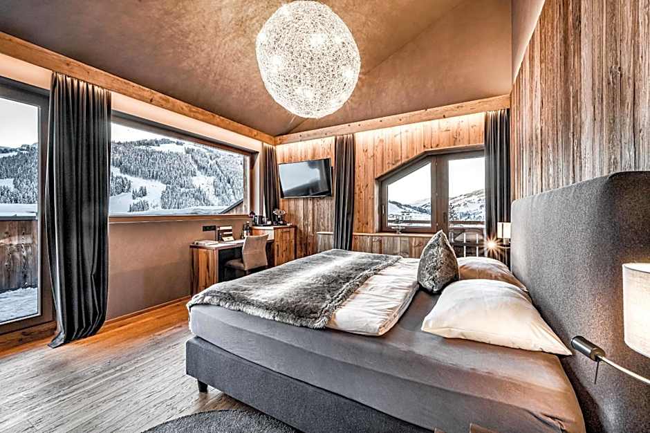 ALMMONTE SENSUM SUITES - Funky Living Hotel