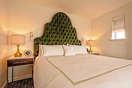 One-Bedroom King Suite