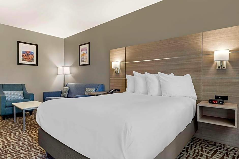 Best Western Plus Lake Elsinore Inn & Suites