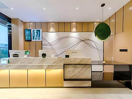 UP AND IN Hotel Henan Zhengzhou Guancheng District East High-speed Railway Station West Square