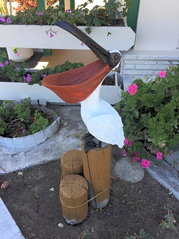 Monterey Pines Inn
