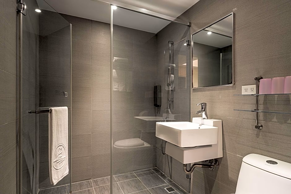 The Riverside Hotel International