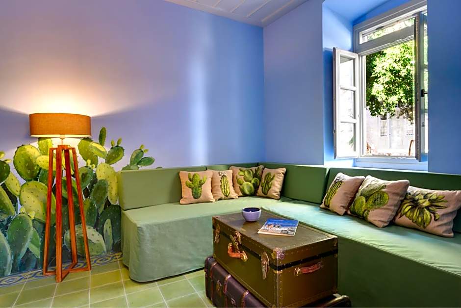 Cactus Hydra - Art Apartments