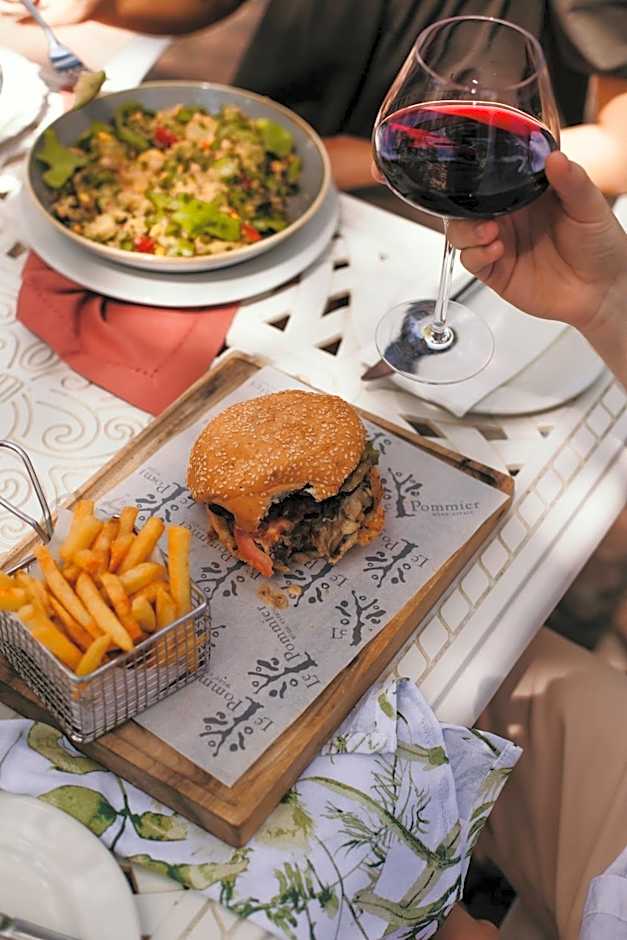 Le Pommier Wine Estate